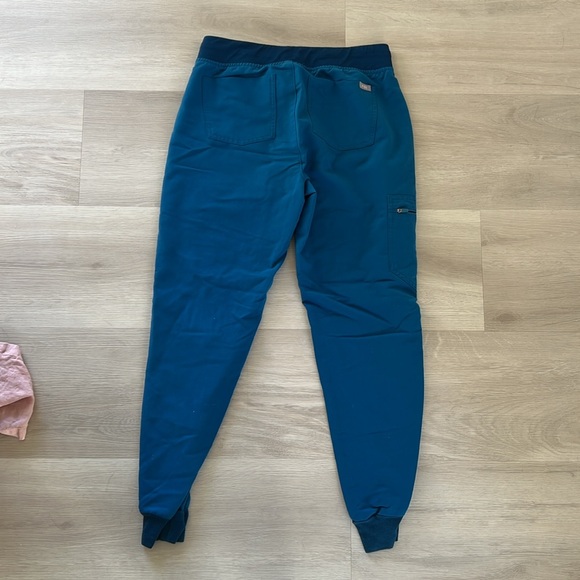 Figs Catarina Scrub Top with Joggers - Picture 2 of 3